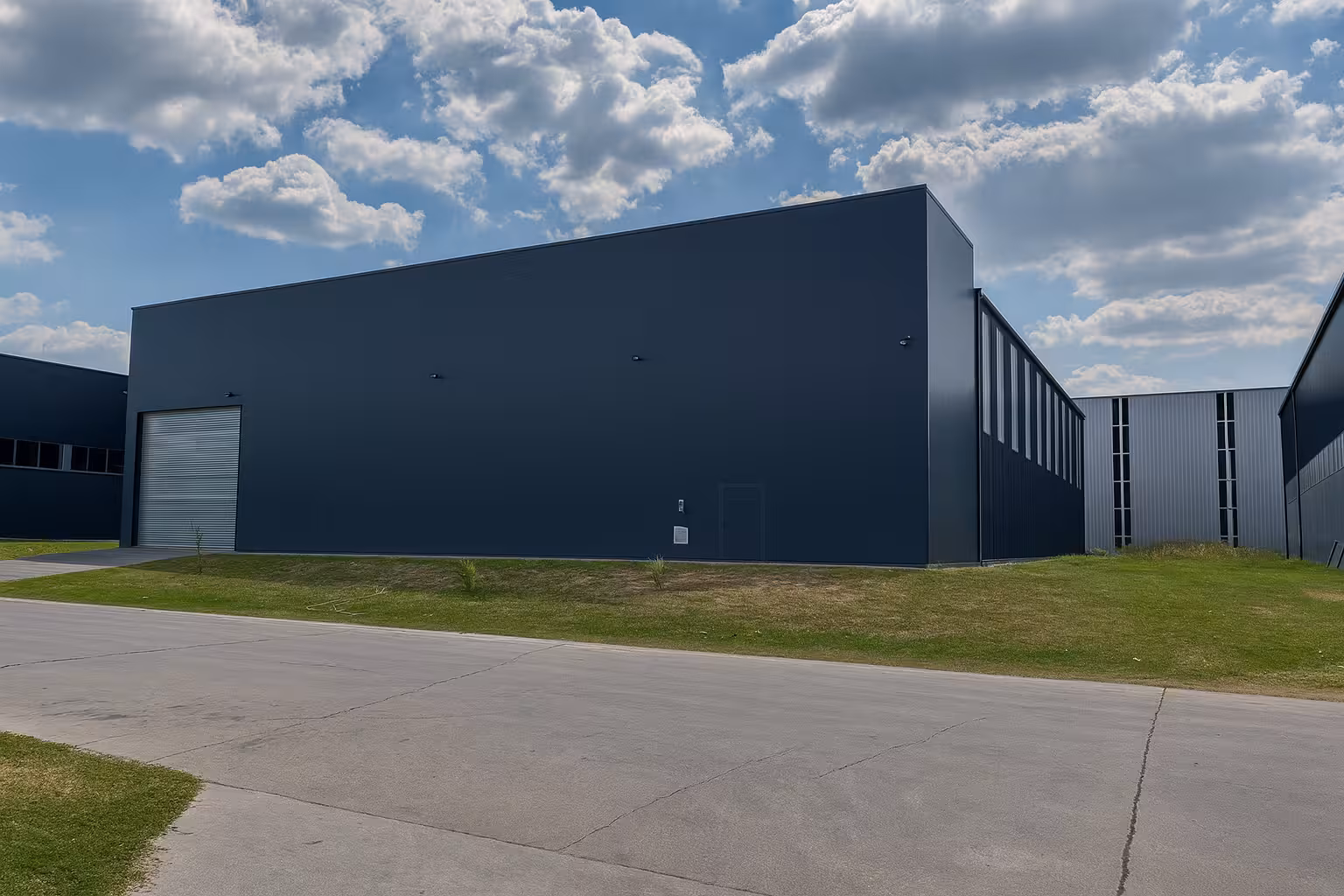 Terminaciones exteriores en Polo Industrial Moreno